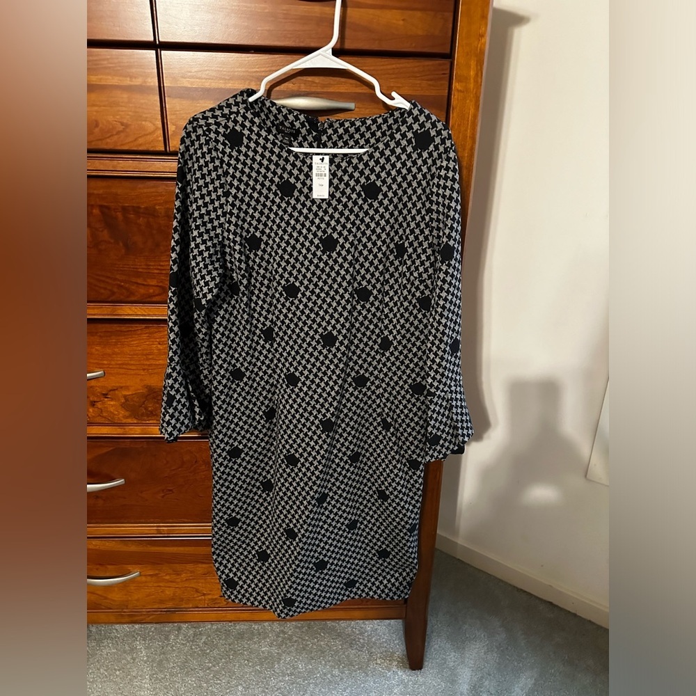 Talbots Black & Gray Houndstooth Knit Dress with Flutter Sleeves. 14P. NWT.